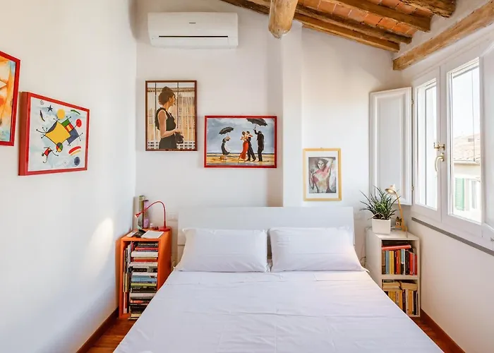 Piazza Dei Cavalieri Orange Attic Apartment