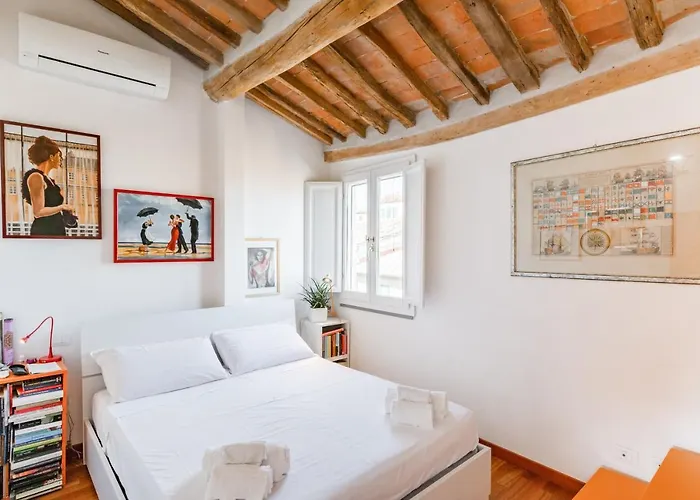 Piazza Dei Cavalieri Orange Attic Apartment